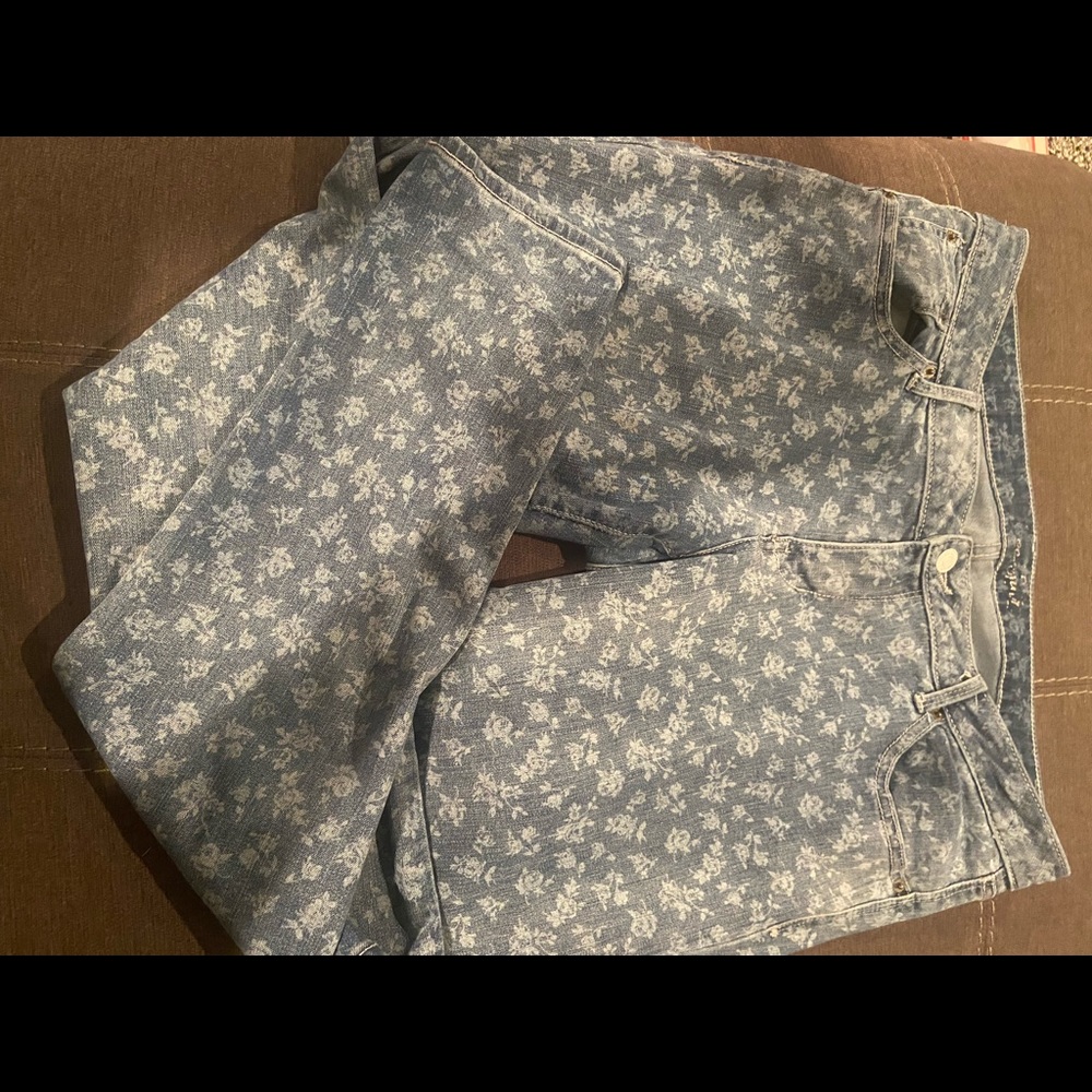 Floral skinny jeans!
